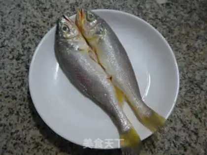 Make Facing little yellow fish step 2