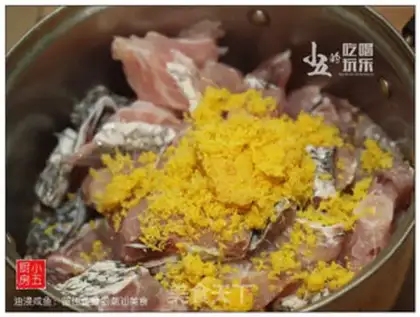Make Oiled salted fish step 7