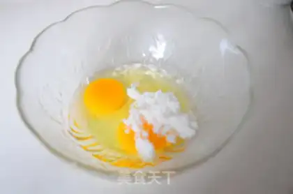 Make A festive table egg roll step 1
