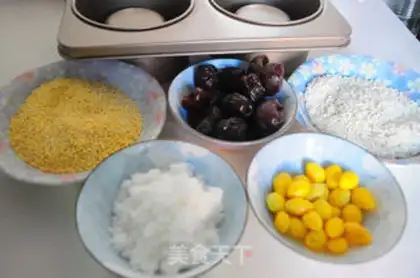 Make The white fruit date cake step 0