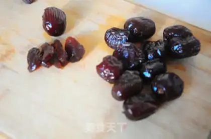 Make The white fruit date cake step 4