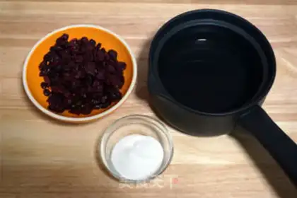 Make Cranberry and sweet pie step 0