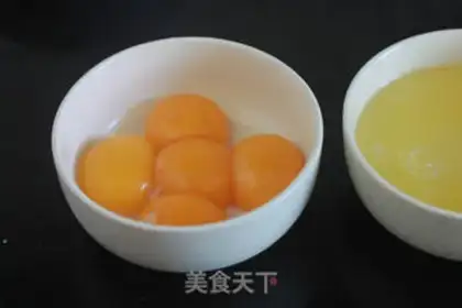 Make Three-coloured eggs step 1