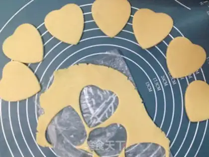 Make Monkey frosting cookies step 6