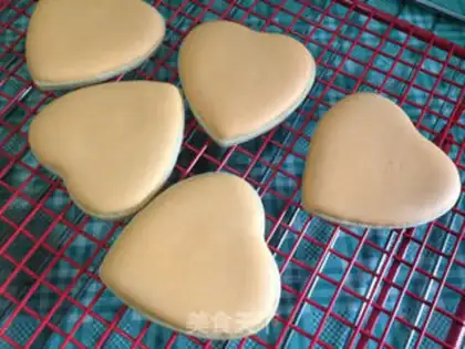 Make Monkey frosting cookies step 15