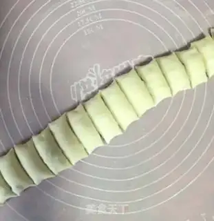 Make Onion roll step 4