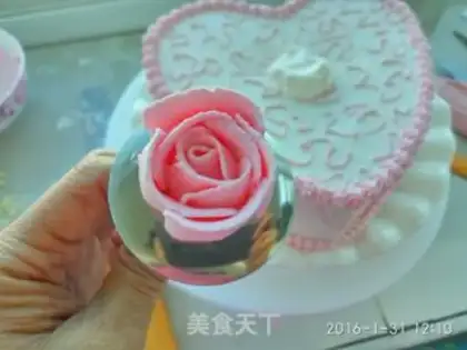 Make Cardiac cream cake step 21