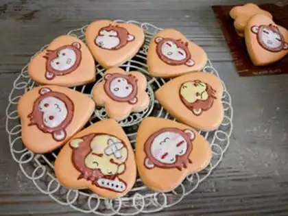Make Monkey frosting cookies step 20