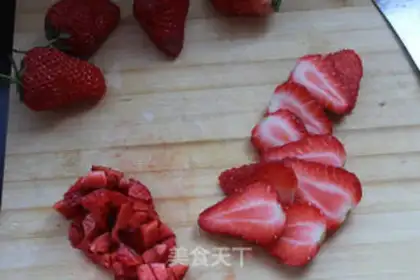 Make Yogurt strawberry mousse step 2