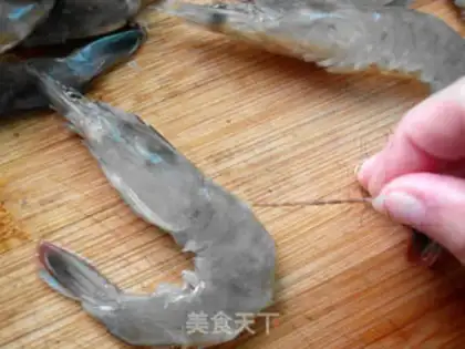Make Flowers with rich shrimp step 2