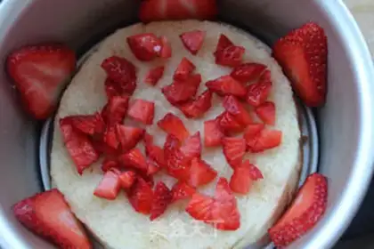 Make Yogurt strawberry mousse step 7