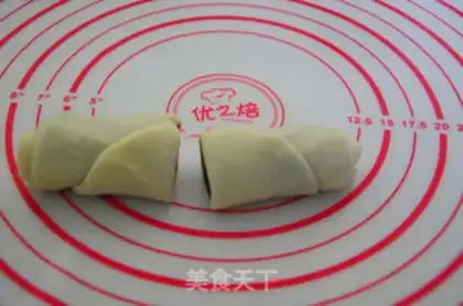 Make Chocolate rose rolls step 6
