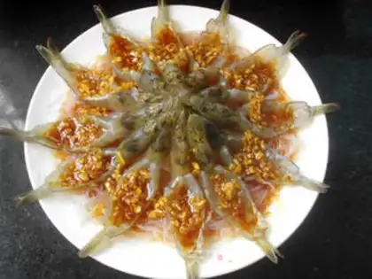 Make Flowers with rich shrimp step 9