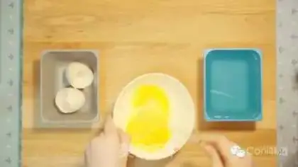 Make Steamed eggs step 1