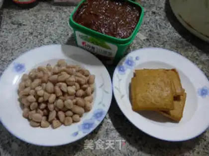 Make Scrambled peanut rice step 0
