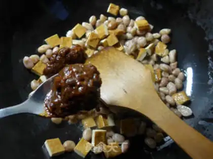 Make Scrambled peanut rice step 5
