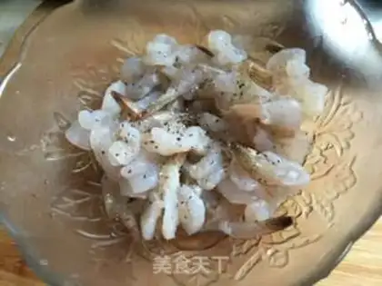 Make Boiled butterfly shrimp step 1