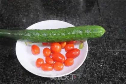 Make Holy cucumber fried eggs step 0