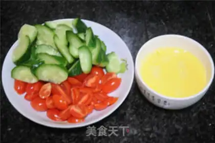 Make Holy cucumber fried eggs step 1