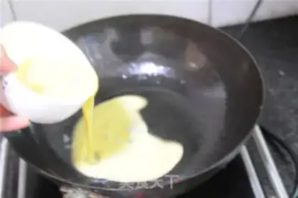 Make Holy cucumber fried eggs step 3
