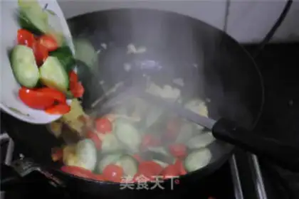 Make Holy cucumber fried eggs step 4