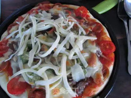 Make French black pepper beef pizza step 18