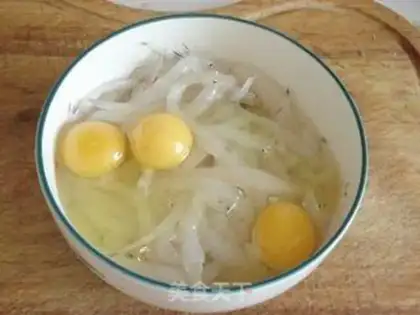 Make Silver fish fried eggs step 1