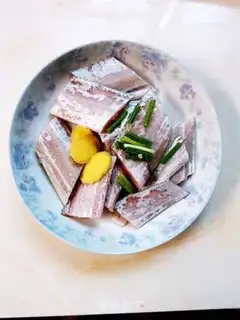 Make Jell-O fish step 2