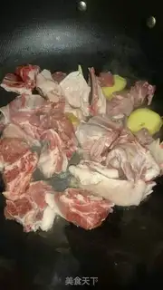 Make Roach and lamb stew step 1