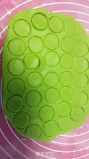 Make A little fun button cookie step 8