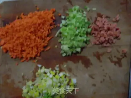 Make Five eggs of fried rice step 1