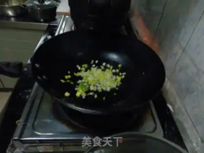 Make Five eggs of fried rice step 5