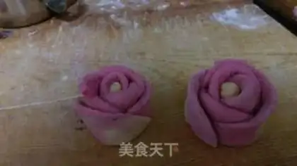 Make Rose roller step 9