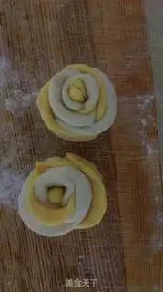 Make Rose roller step 10