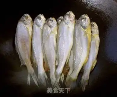 Make The family yellowfish step 4
