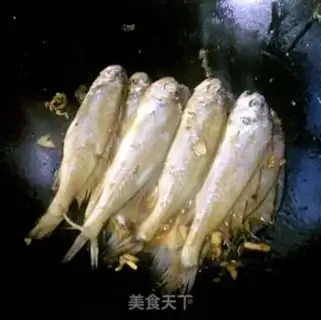 Make The family yellowfish step 5