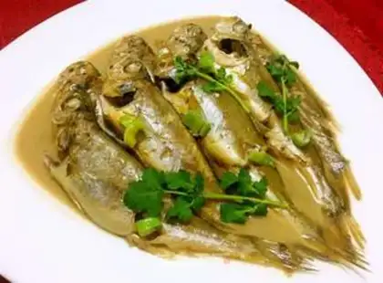 Make The family yellowfish step 8