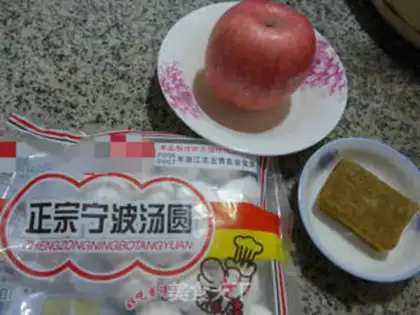 Make Apple-cooked soup step 0