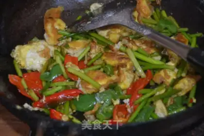 Make Garlic fried eggs step 5