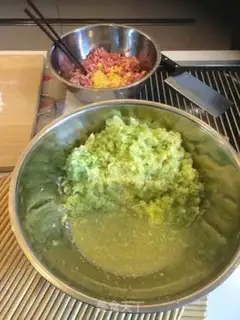 Make Pork dumplings step 1