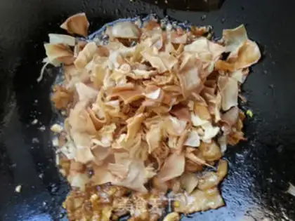 Make Skinned carrots and fried meat step 7