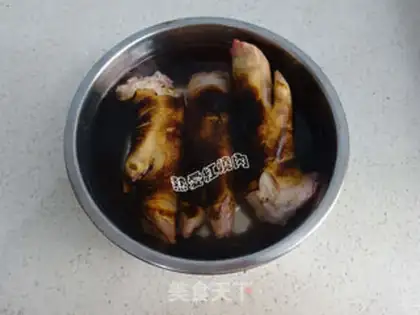 Make Peanut stew pig hoof step 3