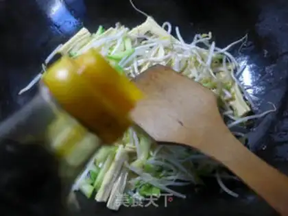 Make The green bean sprouts step 4
