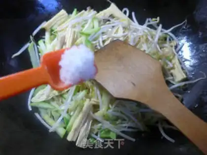 Make The green bean sprouts step 5