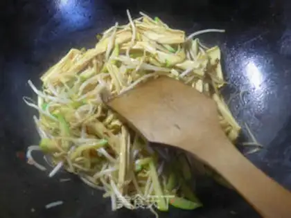 Make The green bean sprouts step 7