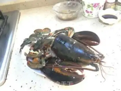 Make Garlic fan lobster step 1