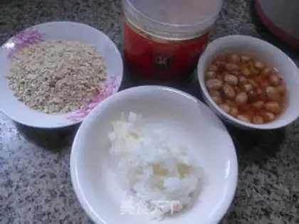 Make Peanut rice oatmeal step 0