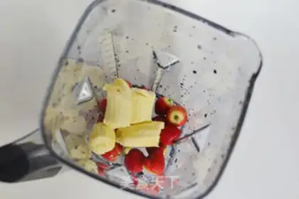 Make Strawberry Banana shake step 1