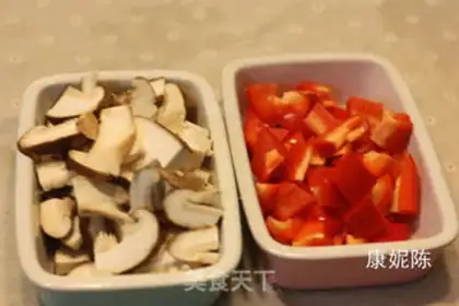 Make Five grains of seafood step 3
