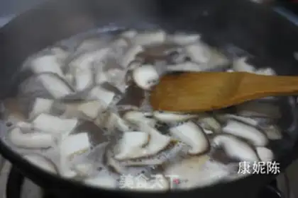 Make Five grains of seafood step 6